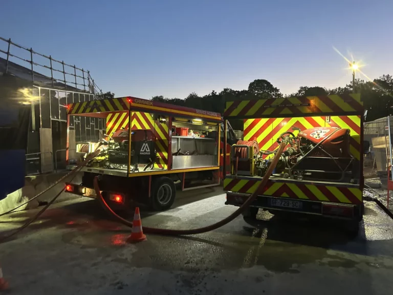 Vérification de nuit d'une colonne sèche d'immeuble d'habitation par deux camions GIMAEX de RIF